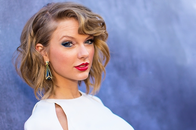 Taylor Swift white dress red lips